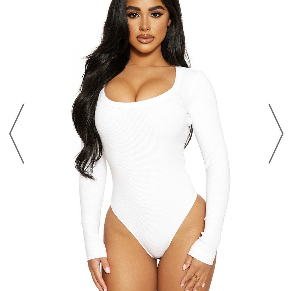 naked wardrobe White Long Sleeve Scoop Neck Ribbed Bodysuit